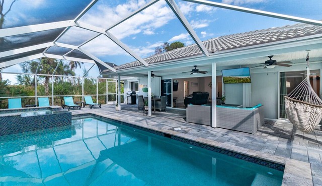 Private Palm Oasis - Close to Barefoot Beach/Bonita Beach/North Naples