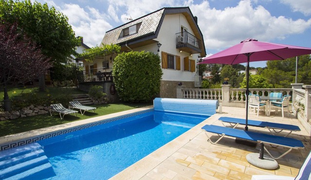 Private paradise - hop, skip or jump to Barcelona!