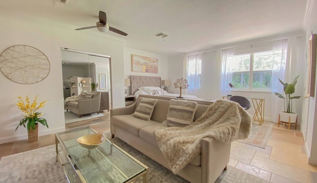 Private Paradise - Large, Peaceful Studio w Patio