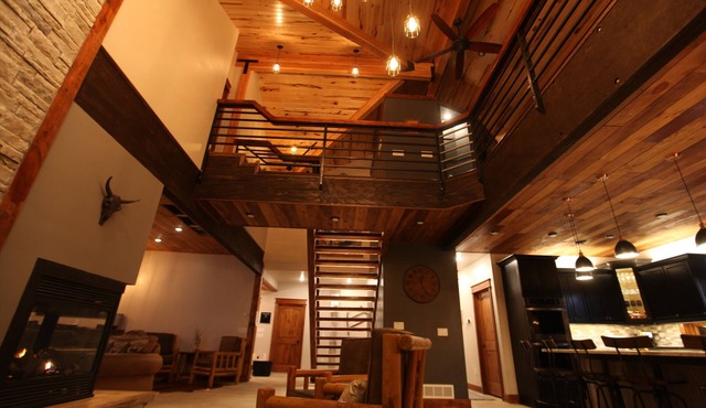 Private Paradise- Luxury lodge and Event Venue. year-round adventure!