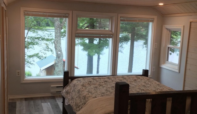 Private Parry Sound Waterfront Retreat with Sunroom, Gamesroom, Sauna, Hot Tub