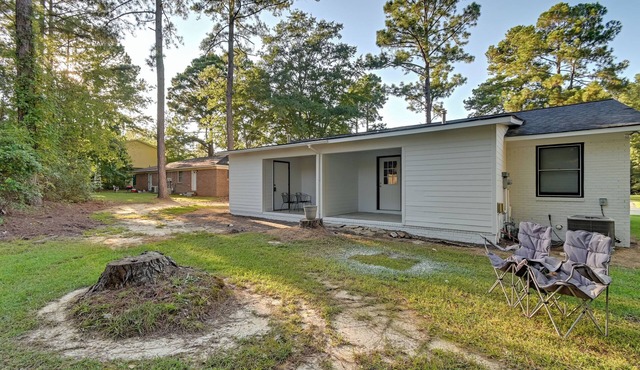 Private Patio: Apt 6 Mi to Cheraw State Park!