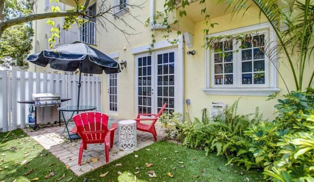 Private Patio ~ Cali King Bed ~ Grill ~ Smart TVs