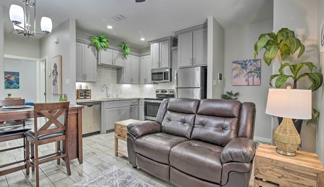 Private Patio: Edinburg Couple's Retreat!
