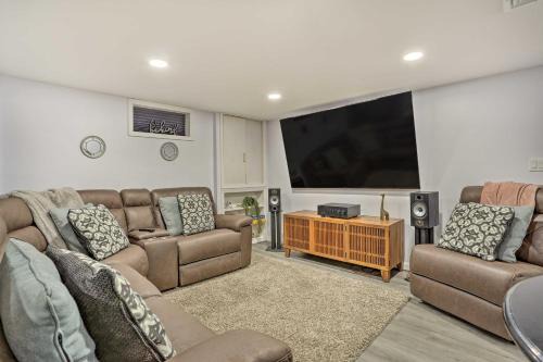 Private Patio! NYC Area and World Cup Home Base