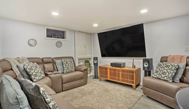 Private Patio! NYC Area & World Cup Home Base