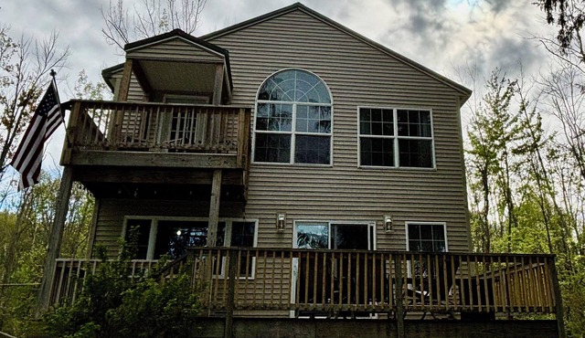Private, Peaceful 3 bedroom home on Horseshoe Island