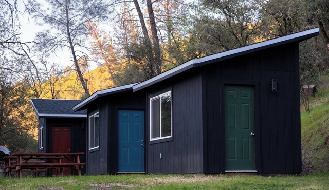 Private, peaceful cabin's on the Bear River. Pets welcome!