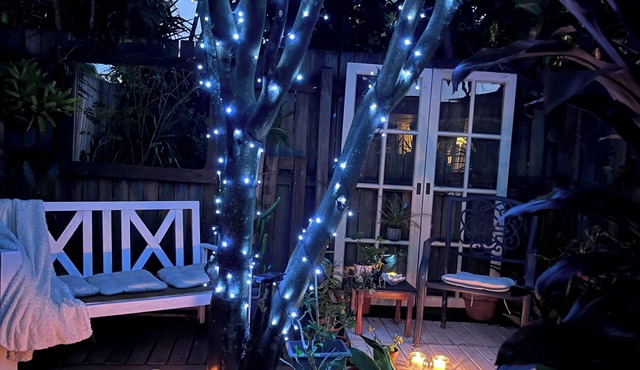 Private, Peaceful, Cosy Tiny House with a pool, close to everything.