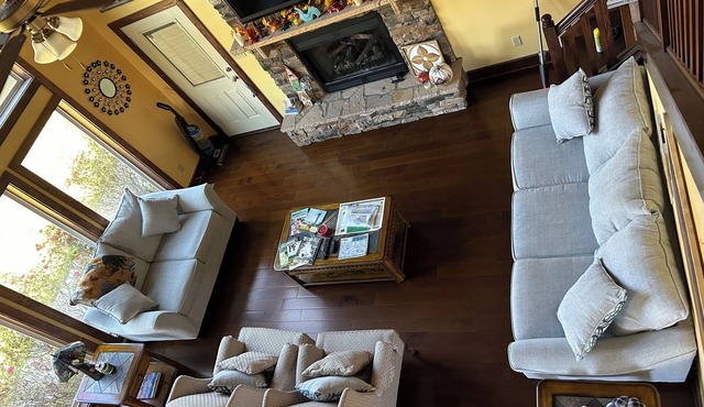 Private, peaceful farmhouse with mountain and horse views!
