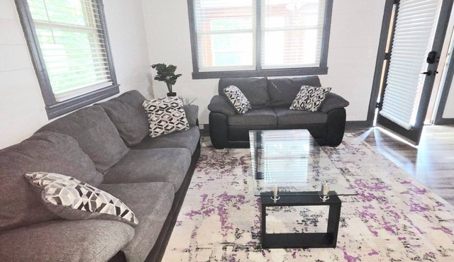 Private Peaceful 2-Bedroom Cabin Getaway, Fully Furnished in Elizabethtown