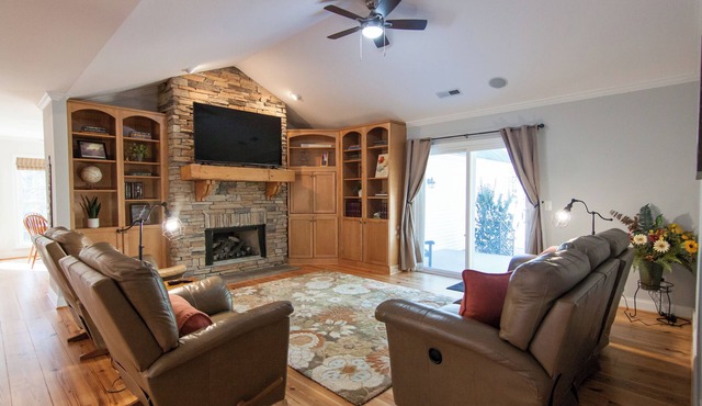Private, Peaceful Home Close to Waterfall Hikes, Mtn Biking, Fishing & More
