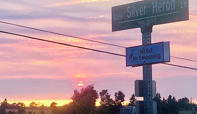 PRIVATE PEI SOUTH SHORE COTTAGE: POOL, A/C, near BEACH, GOLF & Charlottetown