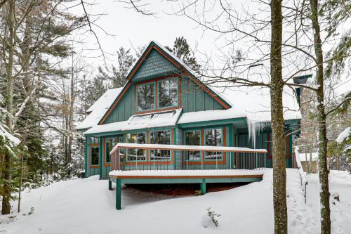Private Peninsula! Laurel Lake Retreat with 3 Piers