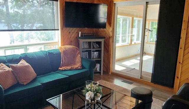 Private Peninsula - Modern yet Cozy 5-Bedroom Renovated Cottage