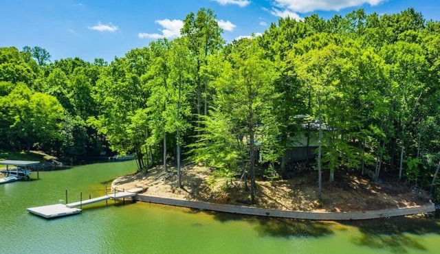 PRIVATE PENINSULA on LAKE NORMAN Pet Friendly!