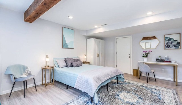 Private Pet Friendly Avenues Suite-❤️ of Downtown!