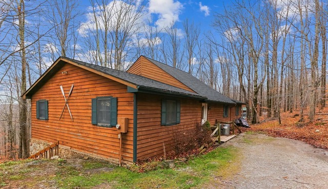 Private pet-friendly property for an affordable mountain getaway!