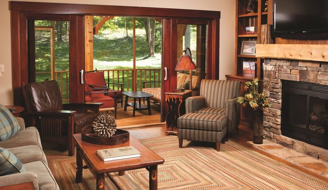 Private PET FRIENDLY 4 Bedroom-4 Bath Cottage Near Ski Resorts! Harbor Springs