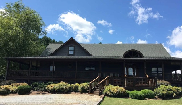 Private pet friendly house close to TIEC/Saluda/Asheville/Lake Lure