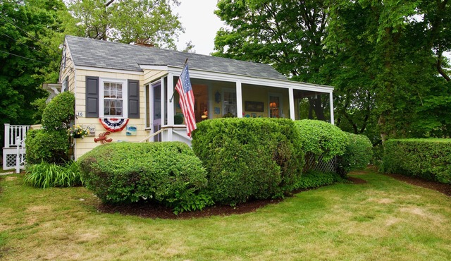 Private Pet Friendly hideaway near the beach and town center.