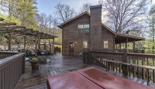 Private pet-friendly Aska Adventure Area getaway with gorgeous views!