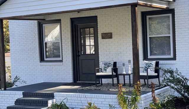 Private, pet-friendly adorable getaway mins to downtown