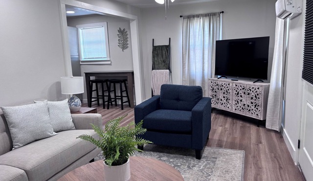 Private & pet friendly 1-bedroom upstairs apartment in San Angelo