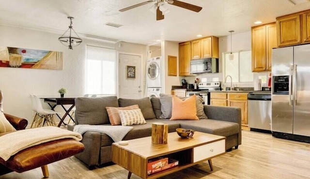 Private Phx Guesthouse w/Patio & Full Kitchen