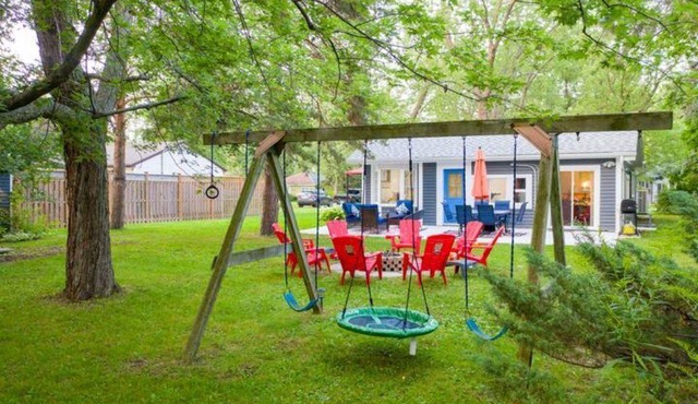 Private Pickleball Court* Hot Tub*Steps from Beach
