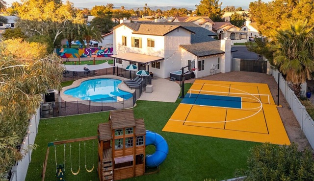 Private Pickleball Court, Movie Room, & Hot Tub!