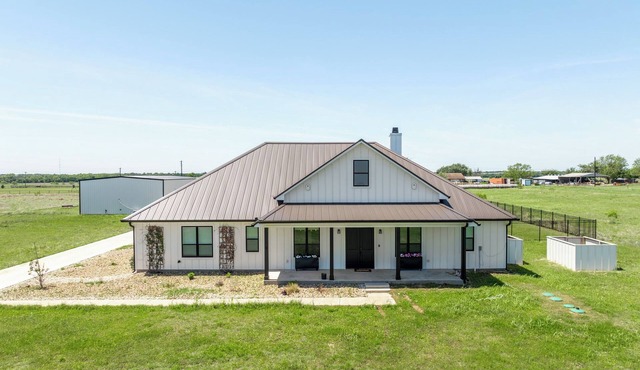 Private Pickleball Ranch Luxury Retreat - Huge Enclosed Patio for Large Events