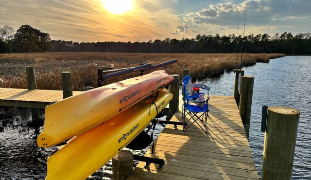 Private Pier - Kayaks - Hot Tub - Custom Patio & Fire Pit - Great Fishing!