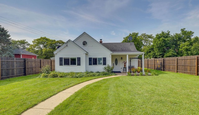 Private Plainfield Retreat w/Gas Grill + Patio