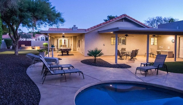 Private Playground: Golf Pool Table and Hot Tub!