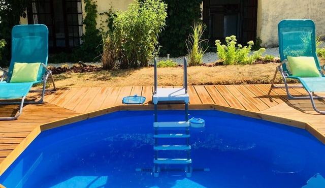 PRIVATE POOL! Old Barn. With Stunning Views of the Chateau and the Valley