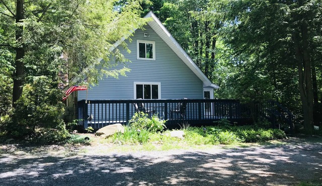 Private Pocono Retreat on Golf Course & Pet friendly