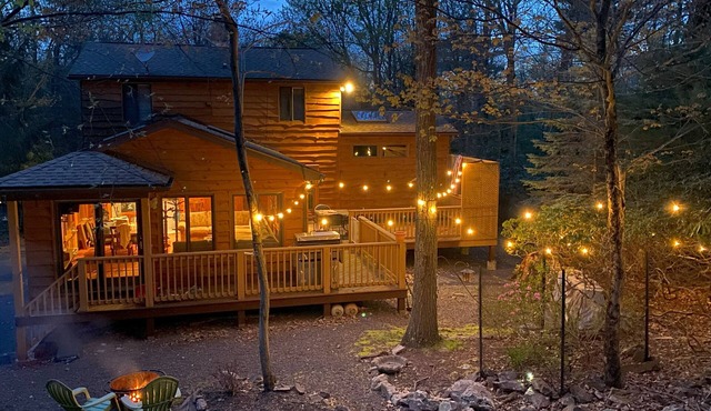 Private Poconos home, close to lake, ski-lodge vibe