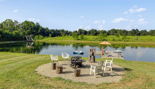Private Ponds & Trails: Hillsboro Nature Retreat!
