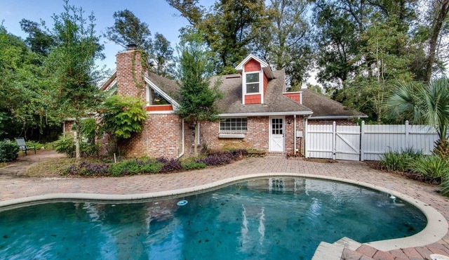 Private Pool |1/2 Acre Wooded Lot |Feels Like an Authentic English Cottage |Fenced |Dogs Ok |3 Bikes