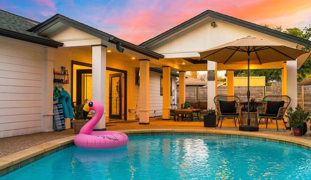 Private Pool - 15 min Downtown - 3 min to Domain, Breweries & Q2 Stadium.