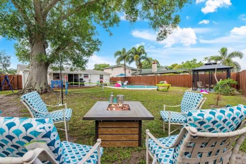 Private Pool 15 Minutes to the Beach & Downtown Saint Petersburg Florida