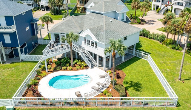 Private Pool, 2 Living Areas, Spacious Interior, Pool Table, Short Walk to Beach