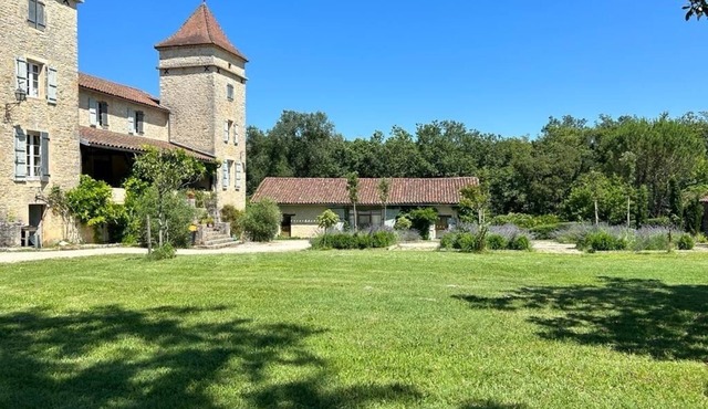 Private pool -3 properties sleeping 14 near Cahors