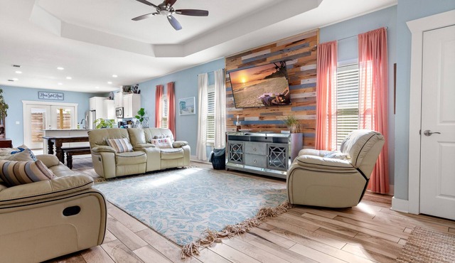 Private Pool, 5 min from private beach, come relax!