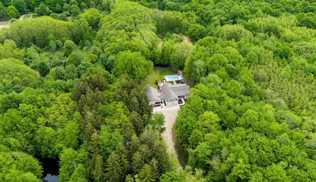 Private Pool/6 Bedrooms/Game Room/Fire Pit/Two Kitchens/Apartment/Secluded
