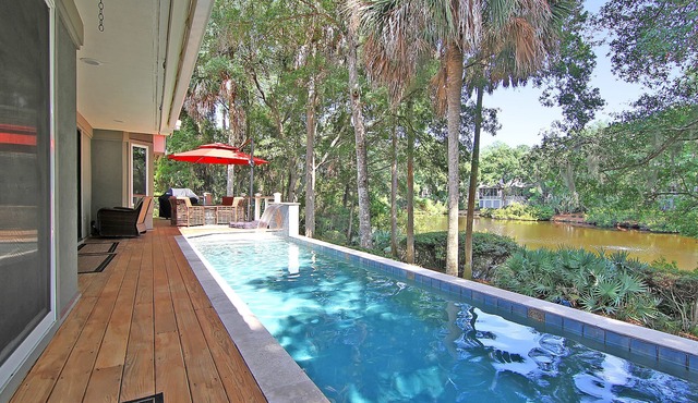 Private Pool 9/10 mile to beach Sleeps 10 , 4 Bedrooms