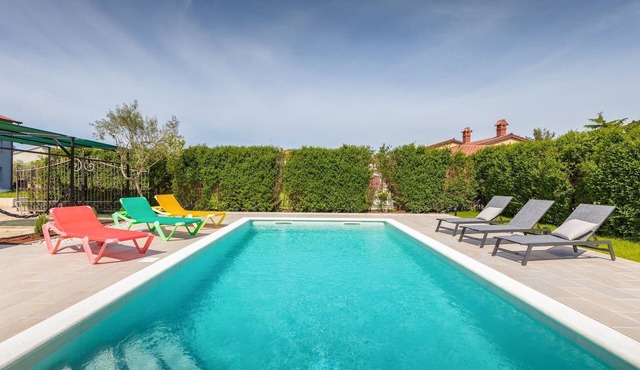 Private Pool and Big Garden- Holiday Home Dori