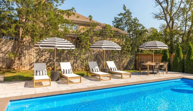 Private Pool and Garage at Stunning Modern House