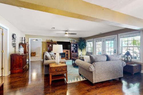 Private Pool and Hot Tub at Luxe Ringgold Retreat